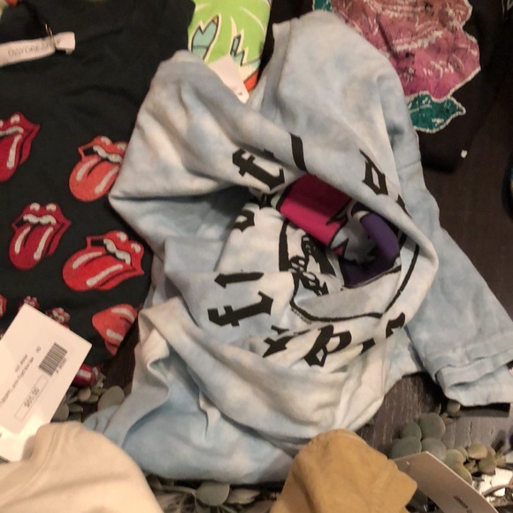 NEaw arrivals! Listing now! Daydreamer and junk food vintage graphic rock tees - Picture 6 of 9